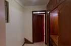 5 Bed Townhouse with En Suite in Lavington - 16