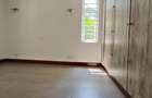 5 Bed House with En Suite in Rosslyn - 8