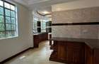 6 Bed Villa with En Suite in Nyari - 11