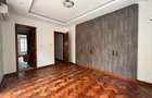 5 Bed Townhouse with En Suite in Lavington - 6