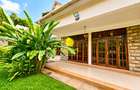 4 Bed House with En Suite in Rosslyn - 1