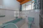 10 Bed House with Garden at Rosslyn Lone Tree - 9