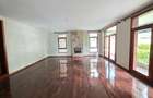 5 Bed Townhouse with En Suite in Lavington - 3
