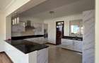 4 Bed Apartment with En Suite at Brookside Drive - 16