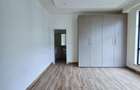 4 Bed Apartment with En Suite at Riverside Drive - 14