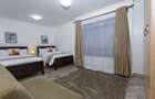 6 Bed House with En Suite at Hillcrest Dr - 9