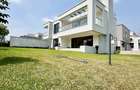 5 Bed Villa with En Suite in Runda - 1