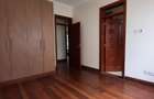 5 Bed Townhouse with En Suite at Lavington - 4