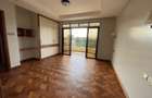 4 Bed Apartment with En Suite in Riverside - 11