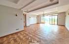 4 Bed Apartment with En Suite at Riverside Drive - 12