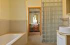 5 Bed Townhouse with En Suite in Kyuna - 9