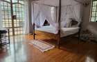 6 Bed House with En Suite in Nyari - 11