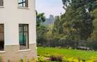 4 Bed House with En Suite in Rosslyn - 14