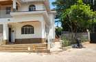 4 Bed Townhouse with En Suite at Lavington - 17