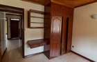 5 Bed Townhouse with En Suite in Lavington - 13