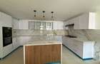 5 Bed House with En Suite in Runda - 4