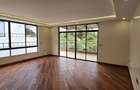 5 Bed Townhouse with En Suite at Lavington Road - 8