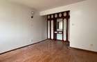 4 Bed Apartment with Swimming Pool in Riverside - 13