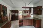 5 Bed House with En Suite in Rosslyn - 13