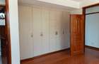 5 Bed Townhouse with En Suite at Lavington - 12