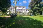 5 Bed House with En Suite in Nyari - 1