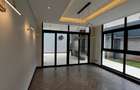 6 Bed House with En Suite in Nyari - 5