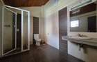 5 Bed House with En Suite at Second Parklands - 15