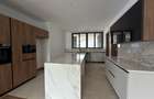 5 Bed Villa with En Suite in Nyari - 4