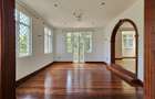 5 Bed House with En Suite in Rosslyn - 14