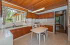 10 Bed House with Garden at Rosslyn Lone Tree - 5
