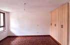 5 Bed Townhouse with En Suite at Lavington - 7