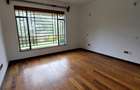 5 Bed House with En Suite at Lake View - 8