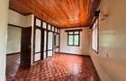 4 Bed House with En Suite in Lavington - 13