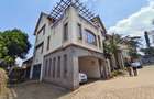 5 Bed Villa with En Suite in Lavington - 1