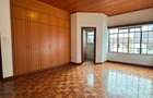 5 Bed Townhouse with En Suite at Lavington - 16