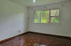 4 Bed House with En Suite at Crescent Road - 10