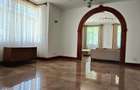 5 Bed Townhouse with En Suite in Rosslyn - 2