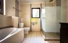 4 Bed Apartment with En Suite in Riverside - 10