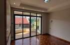 4 Bed Apartment with En Suite at Riverside Drive - 10