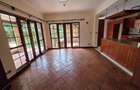 4 Bed House with En Suite in Ridgeways - 14