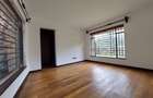 5 Bed House with En Suite at Lake View - 18
