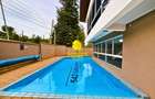 5 Bed House with En Suite in Lavington - 1