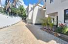 5 Bed Townhouse with En Suite at Lavington Green - 1