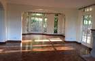 5 Bed House at Rosslyn Lone Tree - 9