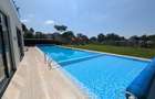 4 Bed Apartment with En Suite in Rosslyn - 2