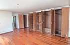 5 Bed Townhouse with En Suite at Off Convent Drive - 12