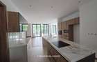 5 Bed House with Garden in Nyari - 14