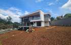 5 Bed House with En Suite in Nyari - 1