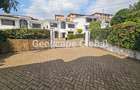 5 Bed House with En Suite in Riverside - 14