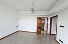 4 Bed Apartment with En Suite in Riverside - 5